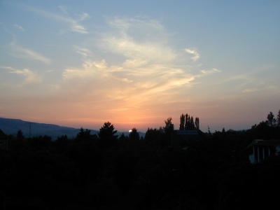 Blick vom Balkon des Hauses auf die untergehende 
					Sonne