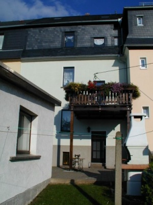 Blick auf das Haus vom Garten 